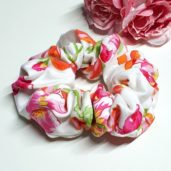 Floral Knit Scrunchie - Picture 2 of 4